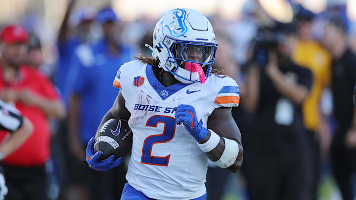 Boise State Broncos running back Ashton Jeanty runs for a touchdown.