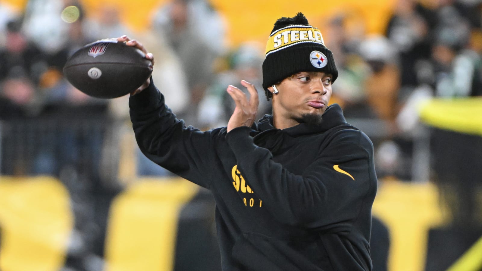 Steelers&#39; Russell Wilson Names Justin Fields A 'Franchise QB' After Awesome 6-Game Stretch